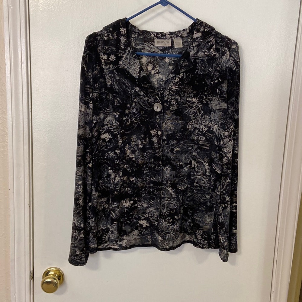 🌹- Women’s long sleeve size 2 (large) Chico’s blouse